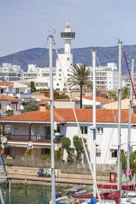 Magnifique Duplex, Vue Mer Et Canal By Welhomy Empuriabrava Exterior photo