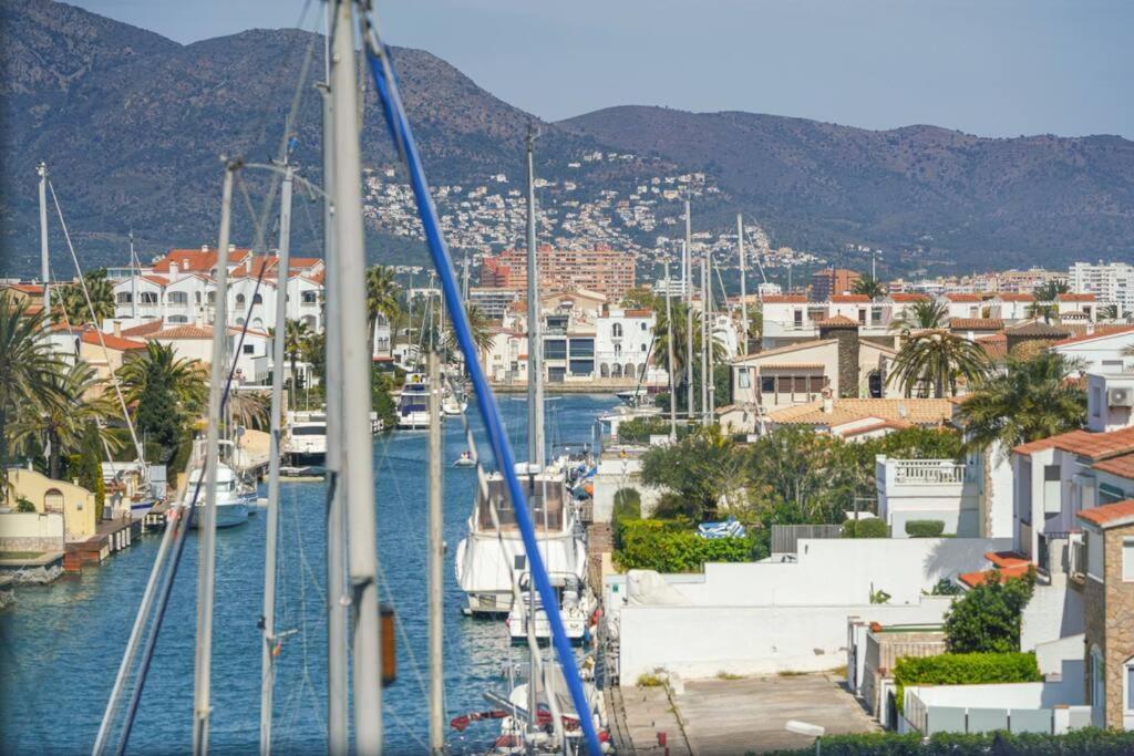 Magnifique Duplex, Vue Mer Et Canal By Welhomy Empuriabrava Exterior photo